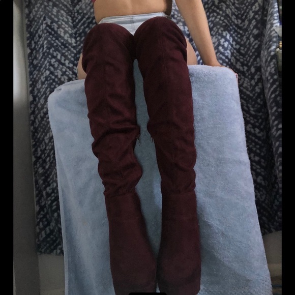 Women’s 70’s style High Rise Burgundy Boots - Picture 3 of 3